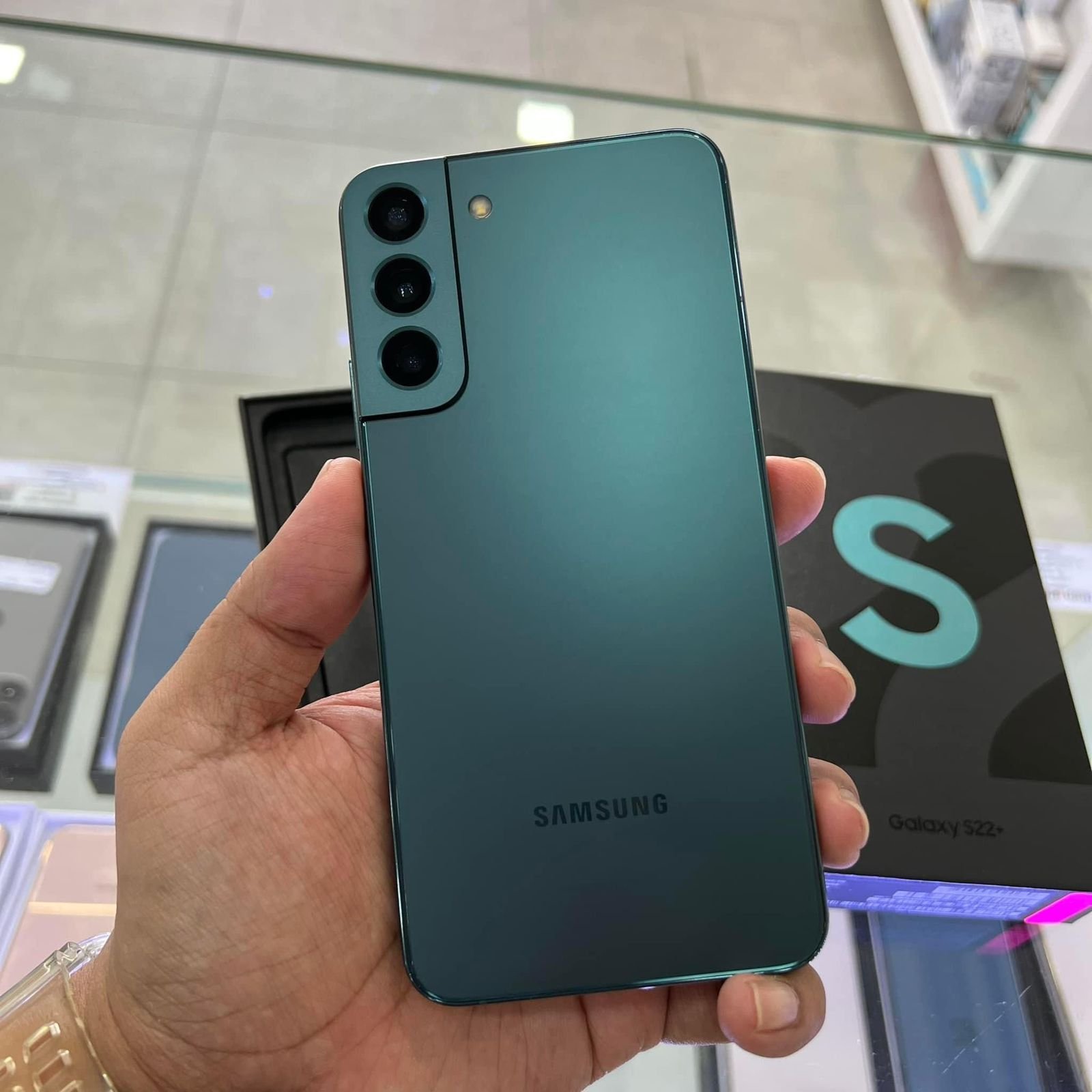 Refurbished Samsung Galaxy S22 Plus Fully Unlocked - Image 2