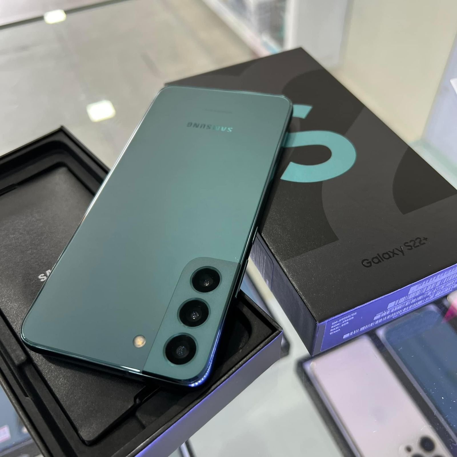 Refurbished Samsung Galaxy S22 Plus Fully Unlocked - Image 4